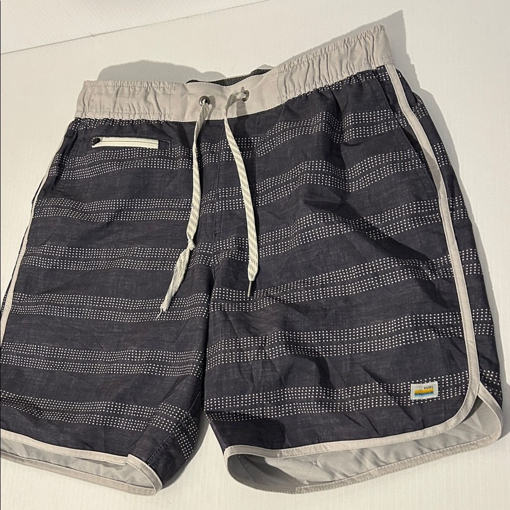 Vuori 7” Banks Shorts small